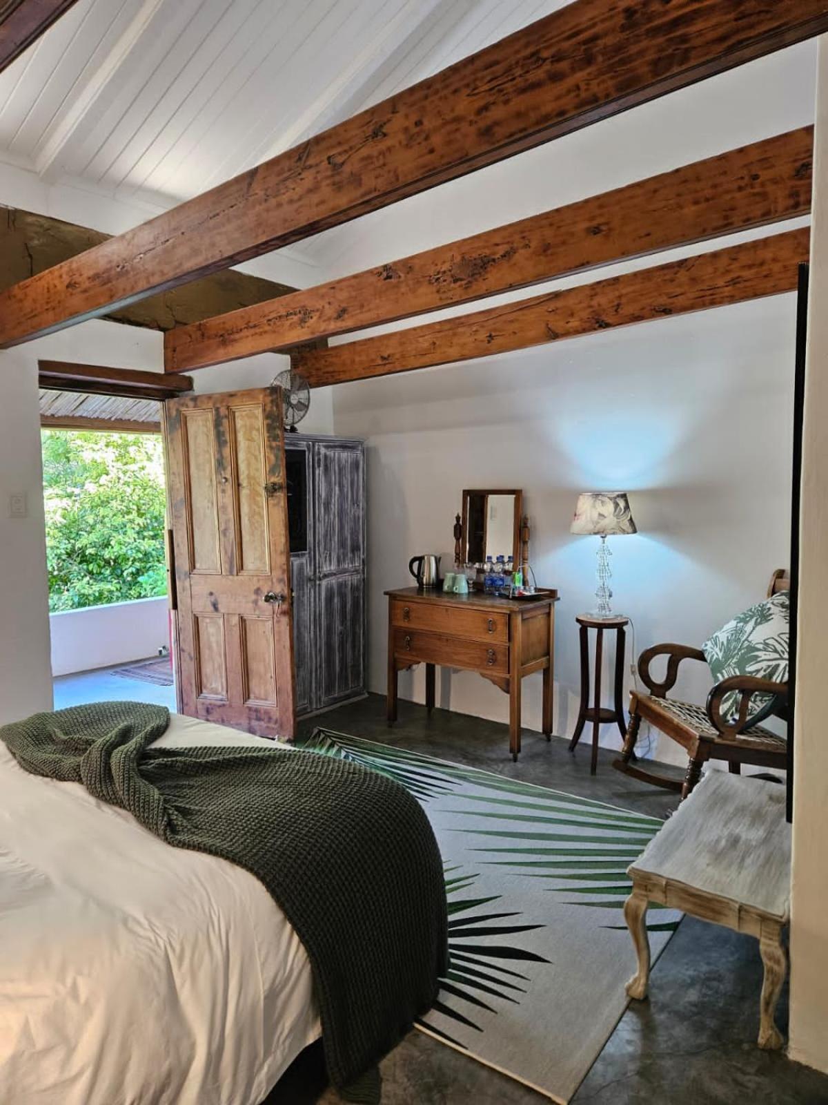 The Riverdeck Accommodation And Backpackers Knysna Exterior photo