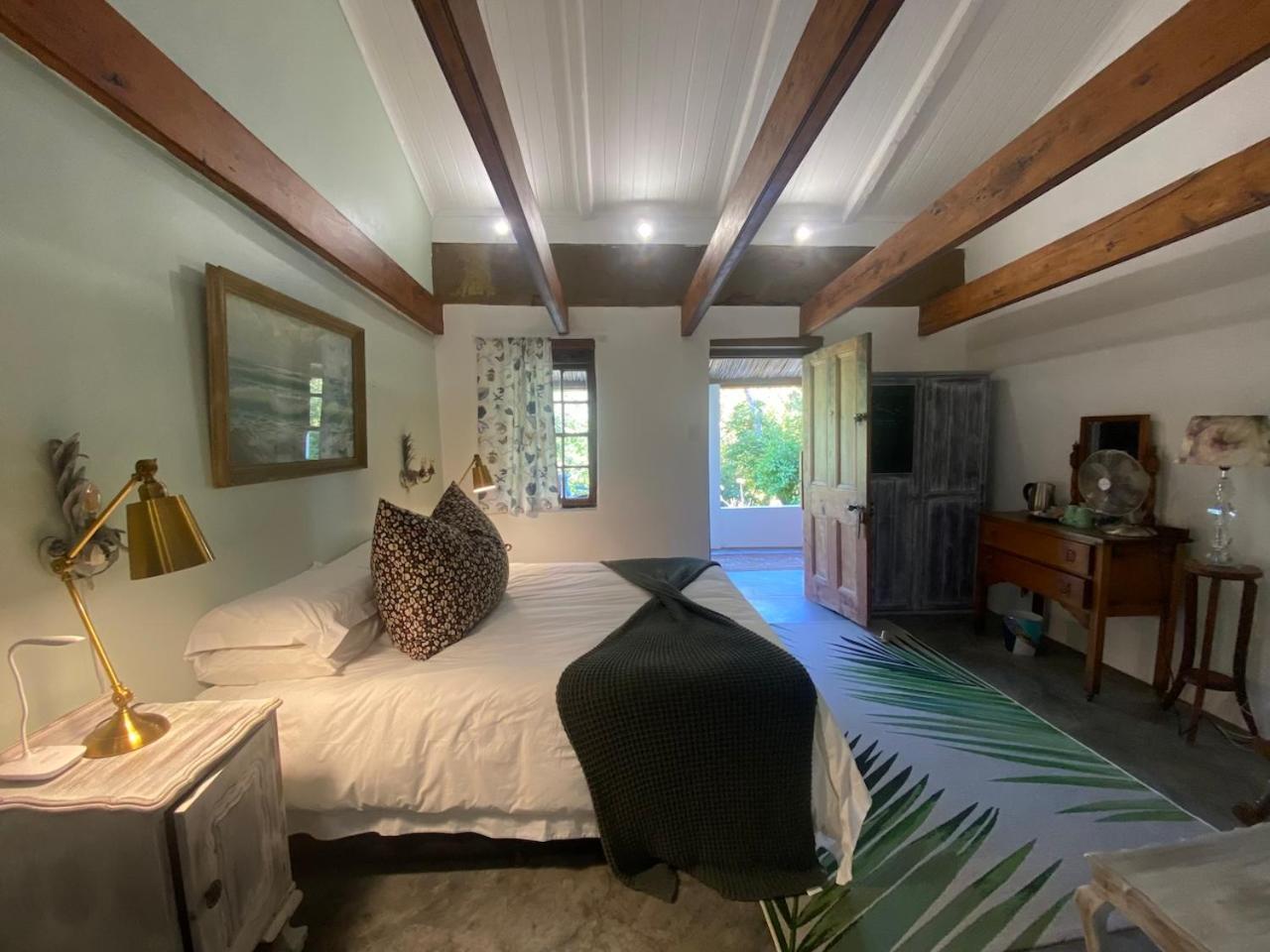 The Riverdeck Accommodation And Backpackers Knysna Exterior photo