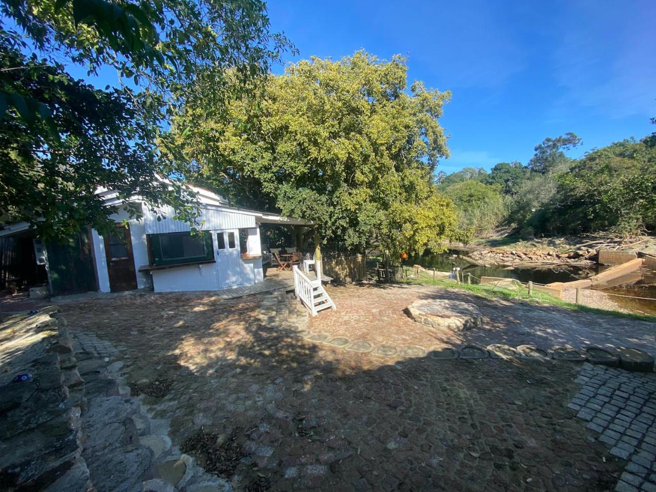 The Riverdeck Accommodation And Backpackers Knysna Exterior photo